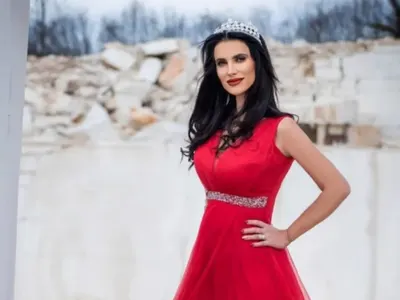 Кметица стана Мисис Баба! Магдалена изглежда като на 20 г.!