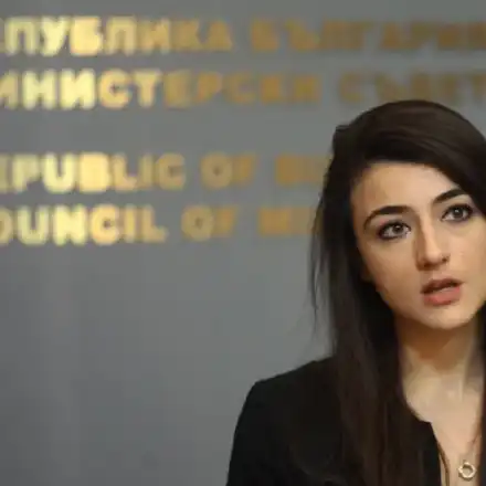 Коя е Лена – говорителката на Кирил Петков? Спрягат я за негово гадже, имала връзка и с зам.-шефа на парламента Мирослав Иванов