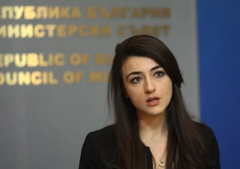 Коя е Лена – говорителката на Кирил Петков? Спрягат я за негово гадже, имала връзка и с зам.-шефа на парламента Мирослав Иванов