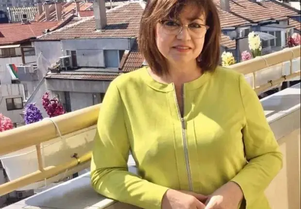 Корнелия Нинова се кипри с палта за минимум хилядарка