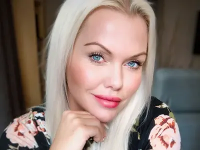 Ледената кралица зъзне в София (Папарашки снимки в галерията)