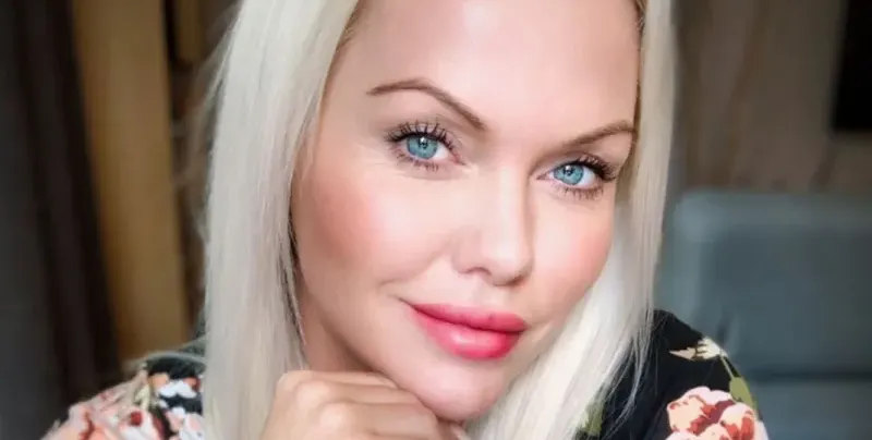 Ледената кралица зъзне в София (Папарашки снимки в галерията)