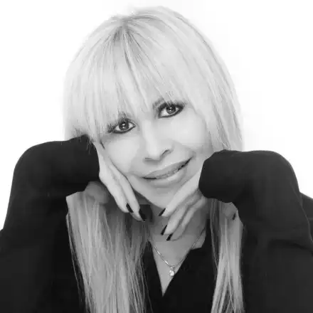 Лили прибра 200 бона от ВИП местата в София, разпродаде билетите за девет града