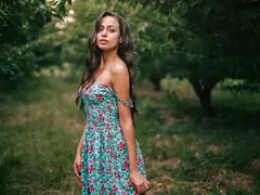 Люси от „Ергенът“ едва оцеля след зверска катастрофа