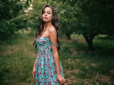 Люси от „Ергенът“ едва оцеля след зверска катастрофа