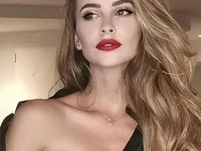 Лолита в ужас от войната