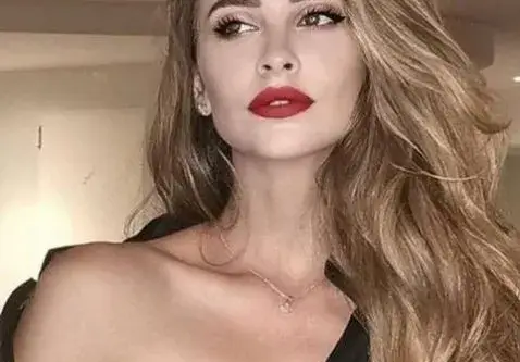 Лолита в ужас от войната