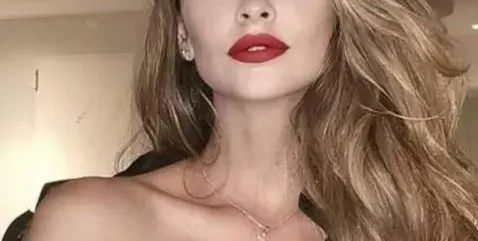 Лолита в ужас от войната