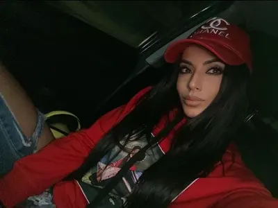 Малката се фука с палачинките си