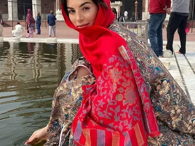 Meгз обикаля Индия сама в търсене на духовното