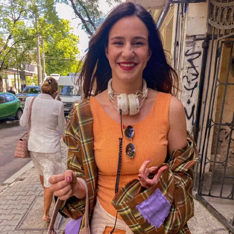 Мила Роберт показа безкрайни крака (ФОТО)