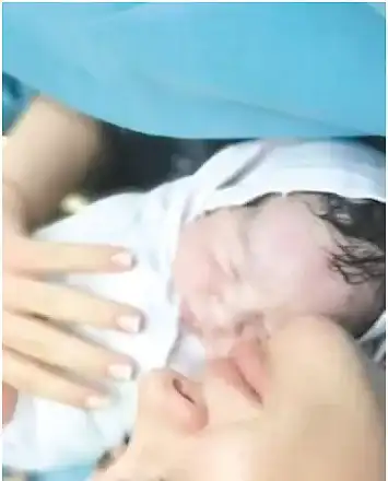 Мис България - Топ Модел на света Мина Попова стана майка (Фото)