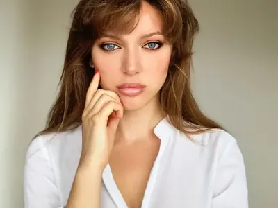 Наша манекенка се снима с Ерик Робъртс в сериал за извънземни