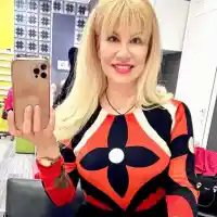 Нелина е студентка на 51 г.