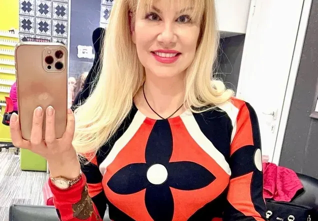 Нелина е студентка на 51 г.