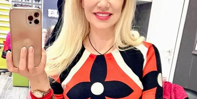 Нелина е студентка на 51 г.