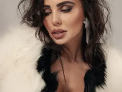 Николета Лозанова се завърна у нас! (Папарашко фото)