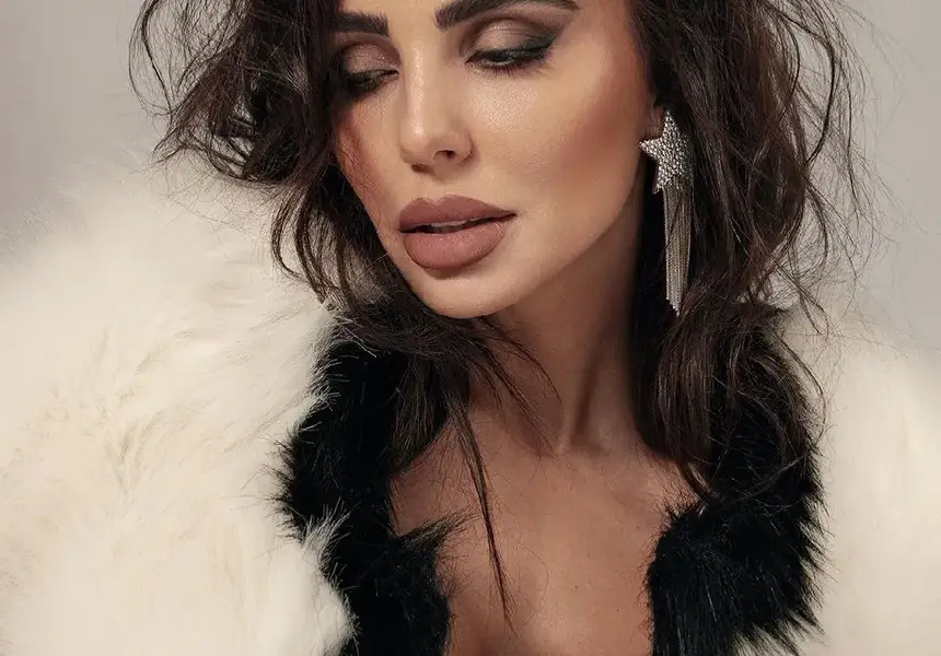 Николета Лозанова се завърна у нас! (Папарашко фото)