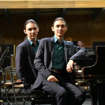 Новият военен министър живял с пианистите Хасан и Ибрахим