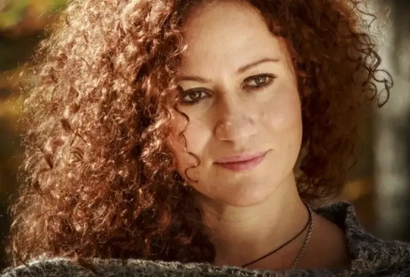 Певицата Белослава скърби: Сърцето ми се сви и се смали, откакто баба се разболя