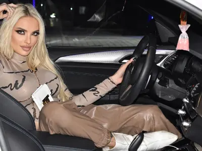 Плеймейтката на Рачков стана банкер