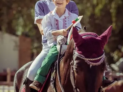 Подаряват породист кон на внука на царя