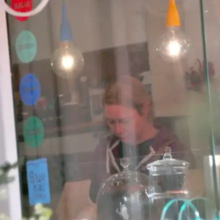 Премиершата си търси персонал (Пусна козунаци по 49 лв. за кило)