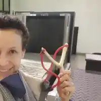 Прибраха прашката на Яна Маринова на летището (Снимка)