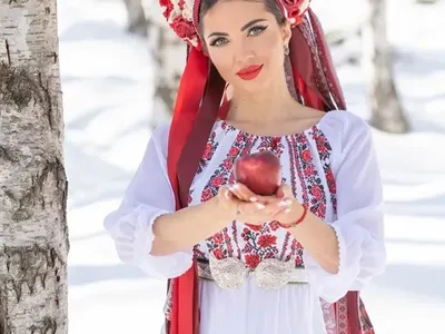 Райна се стъкна в украинска носия (Фото)