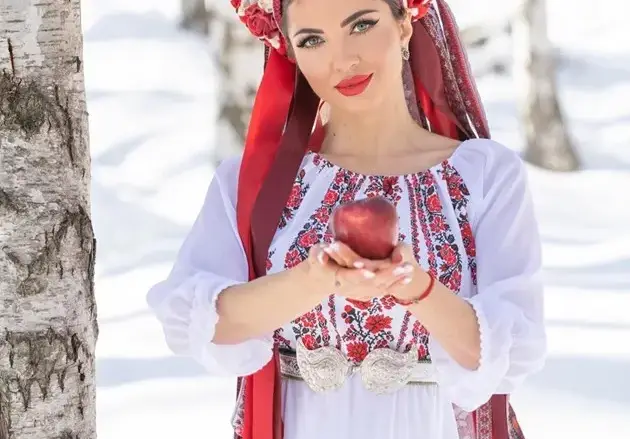 Райна се стъкна в украинска носия (Фото)