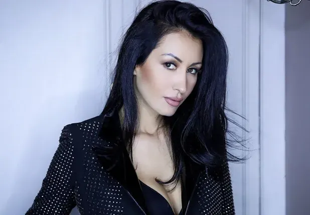 Решено! Джена слиза от сцената!