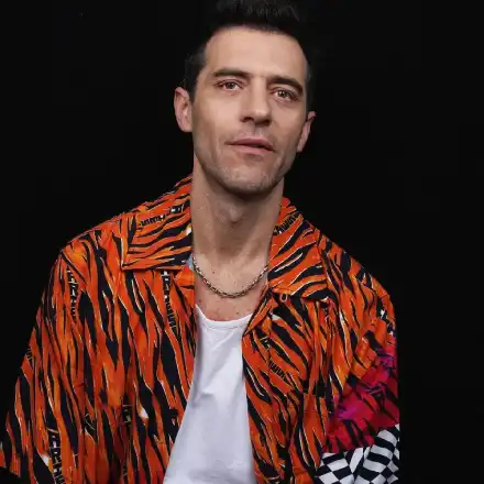 Руши Видинлиев живее сам от 10-годишен! Актьорът и певец учи в Шотландия, където открива магията на театъра