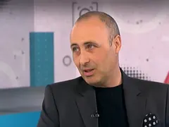 Руслан Мъйнов  предаде народа си  заради пари