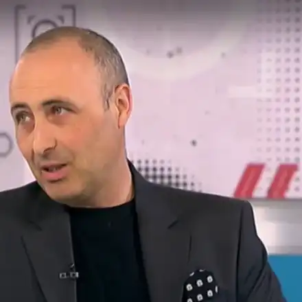 Руслан Мъйнов  предаде народа си  заради пари