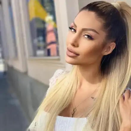 Счупиха носа на Джулиана Гани! Фенове: Следващия път си оперирай мозъка