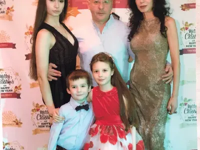 Сергей Станишев на море в Дубай за 5300 лева на вечер! Заедно със семейството плуваха с делфини (ЕКСКЛУЗИВНИ СНИМКИ)