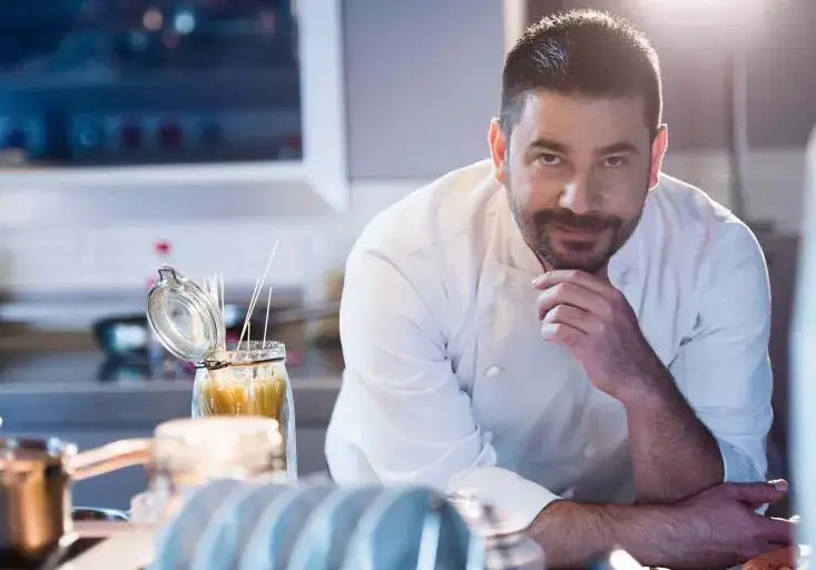 Шеф Ангелов живее с моделка (Горещи снимки)