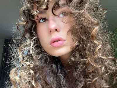 Щерката на Румен Радев каза „Не на войната“! Президентът я аплодира на първия й изпит