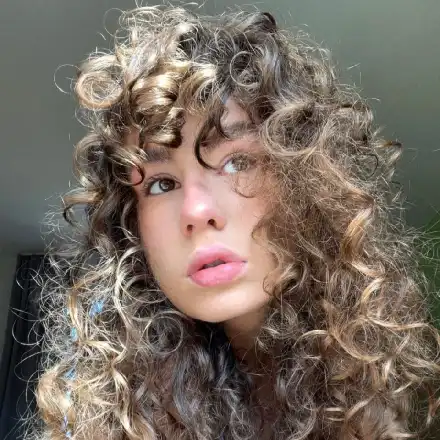 Щерката на Румен Радев каза „Не на войната“! Президентът я аплодира на първия й изпит