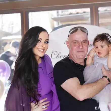 Симона Загорова: Сбъднах мечтата си да видя мама и тате на една сцена! (Бебе Галина била много музикална)