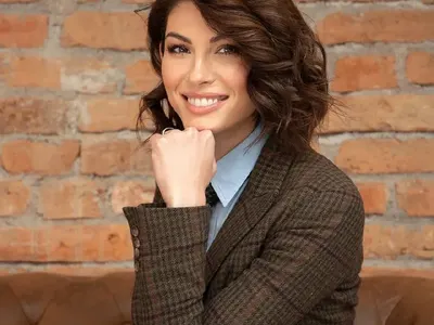 След 16 години изпитателен срок: Вили Сечкова се сгоди на рождения си ден (Вижте пръстена)