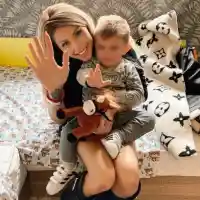 След споразумение в съда: Джулиана Гани доброволно хариза сина си на Илиян