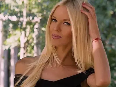 СМЯХ! Олицетворение на целомъдрието: Натали Трифонова няма време за почивка и за мъже