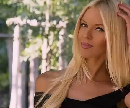 СМЯХ! Олицетворение на целомъдрието: Натали Трифонова няма време за почивка и за мъже