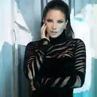 Току-що родила, Емилия тръгва по участия