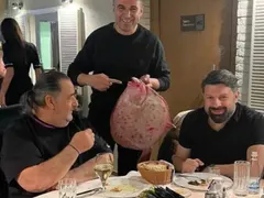 Тони Стораро почерпи с калкан  Василис Карас