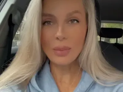 Венета Райкова се моли в параклиса на Илиана и Наско