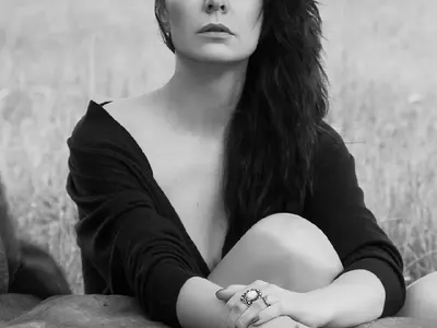 Вижте Жени Калканджиева като дете на море! (ФОТО в галерията)