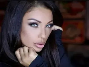 Вижте как Емануела дразни бившия си с ново гадже (Снимка в галерия)