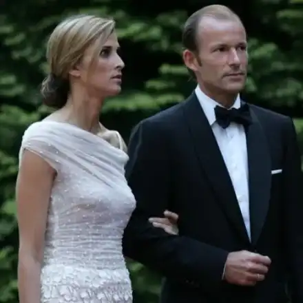 Внучката на Царя събира родителите си! Мафалда повтаря сватбата им в Палма